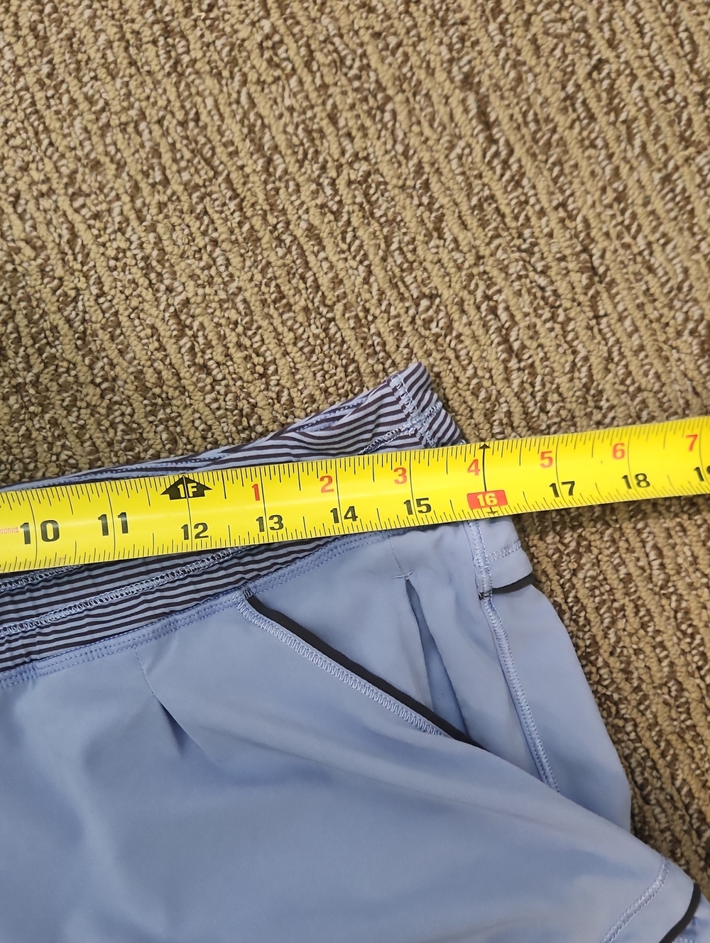 Lululemon Shorts Size 8 - Picture 11 of 16